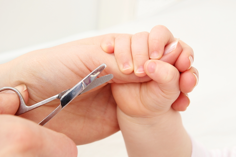 Como cortar as unhas do bebê