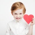 10 maneiras gentis de lidar com a timidez do seu filho