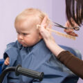 O primeiro corte de cabelo do bebê: como se preparar para esse momento